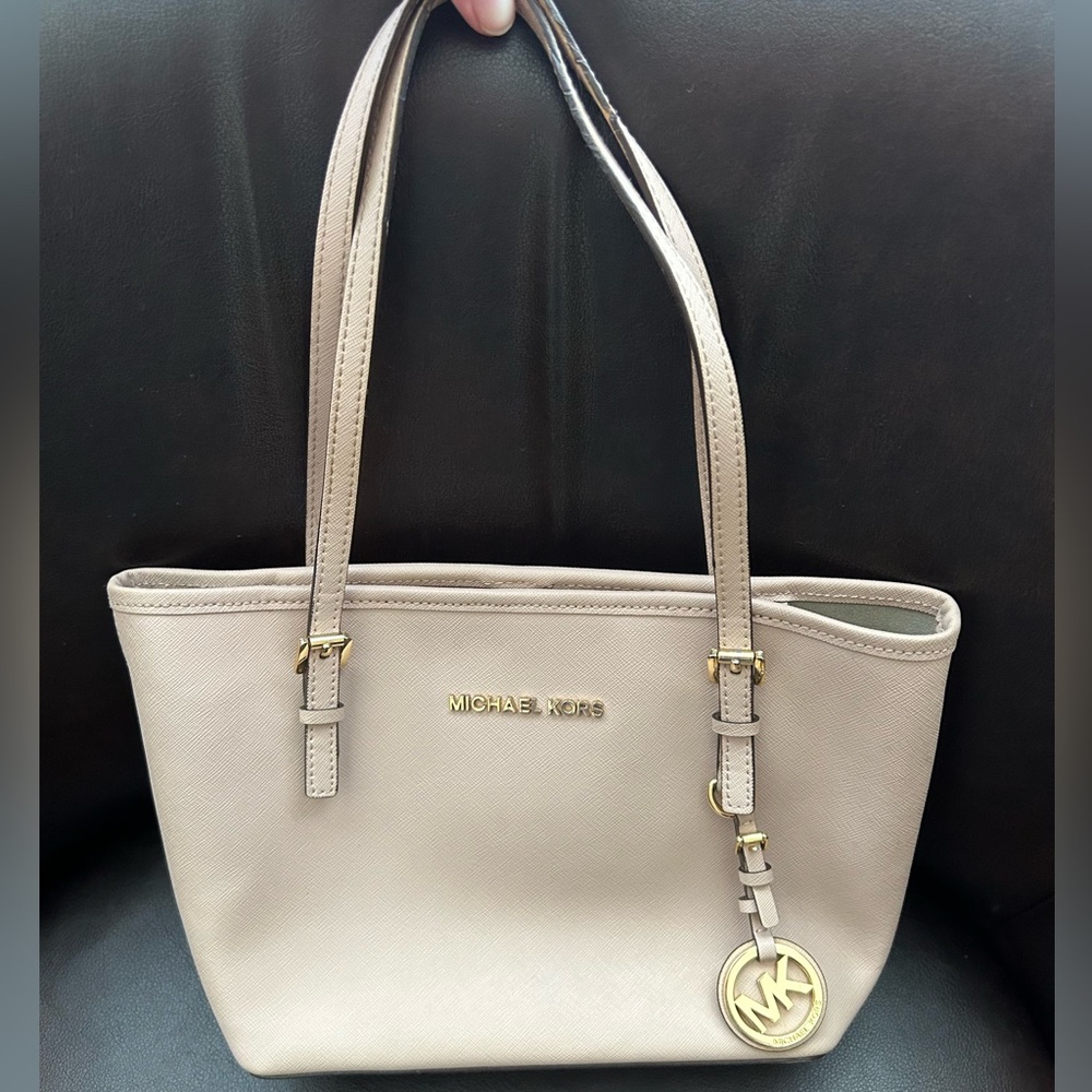 Michael Kors Jet Set Tote Bag